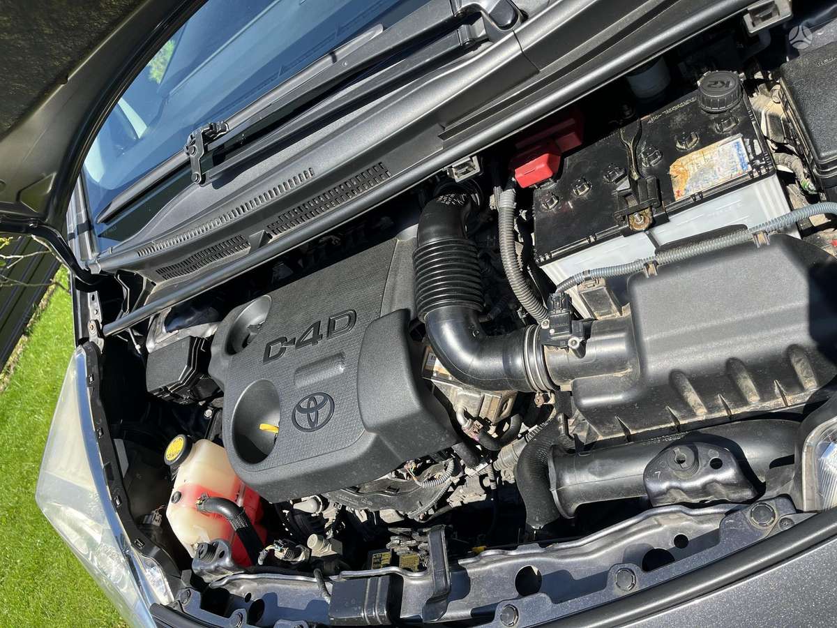 Toyota Verso-S, hatchback