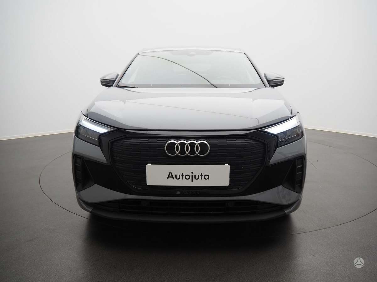 Audi Q4 e-tron, off-road / crossover