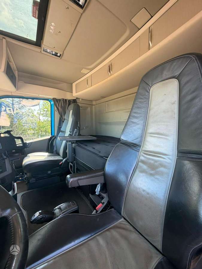 Volvo FH 540 8x4, с краном