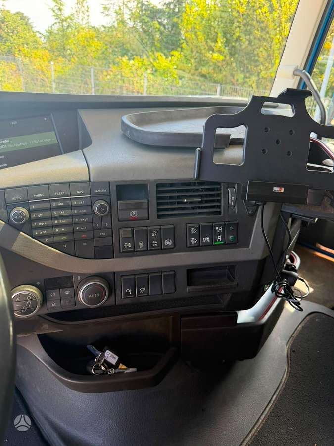 Volvo FH 540 8x4, с краном