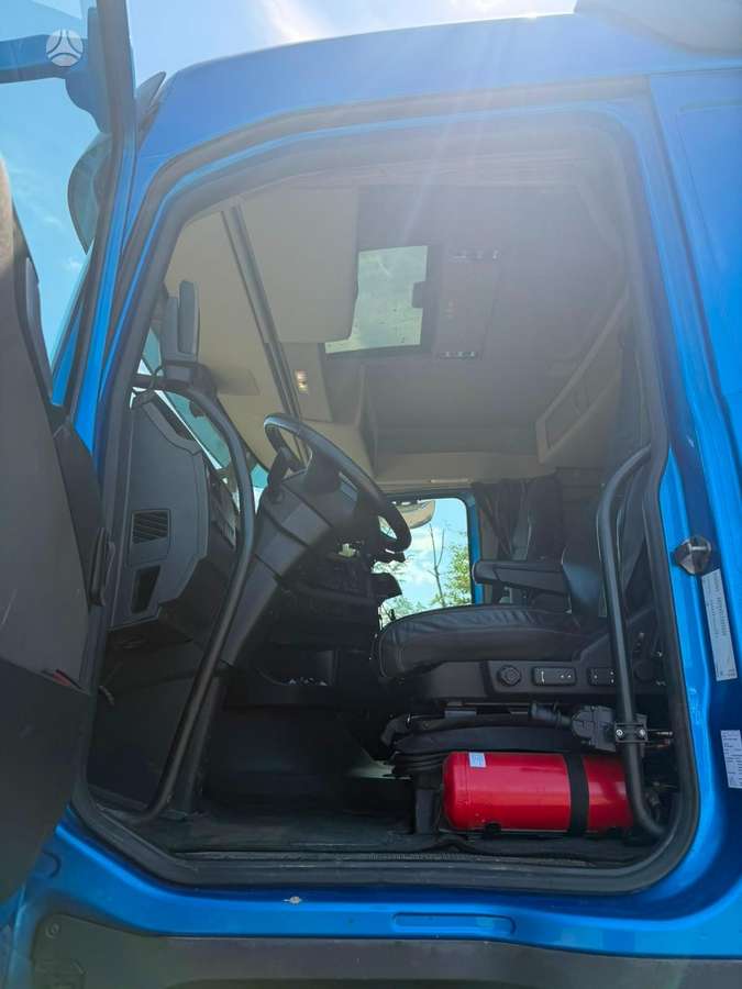 Volvo FH 540 8x4, single sleeper
