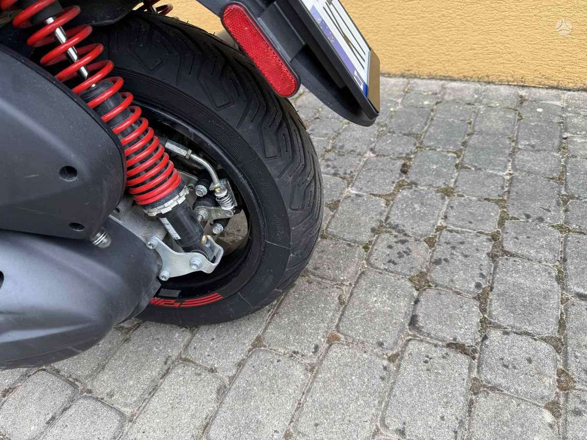 Piaggio MP3 493cc, tricikli