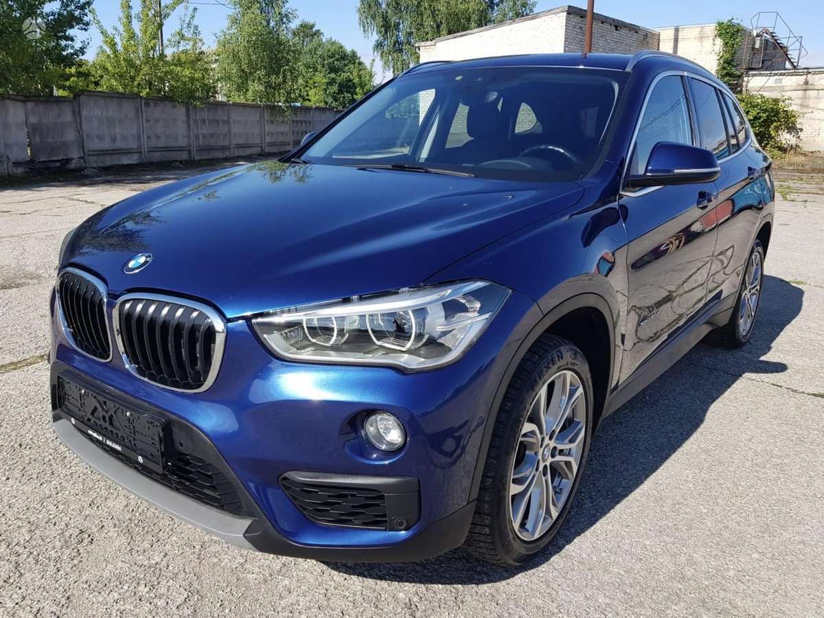BMW X1, 2.0 l., off-road / crossover