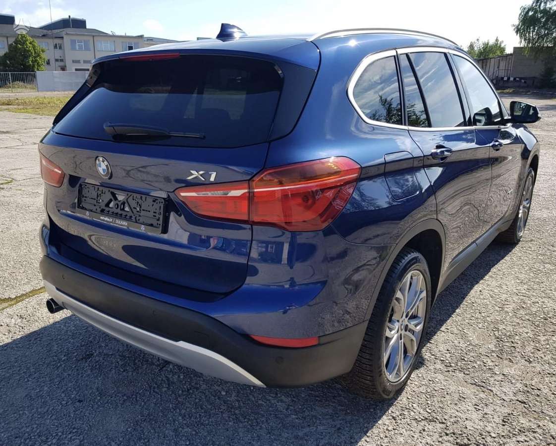 BMW X1, 2.0 l., off-road / crossover