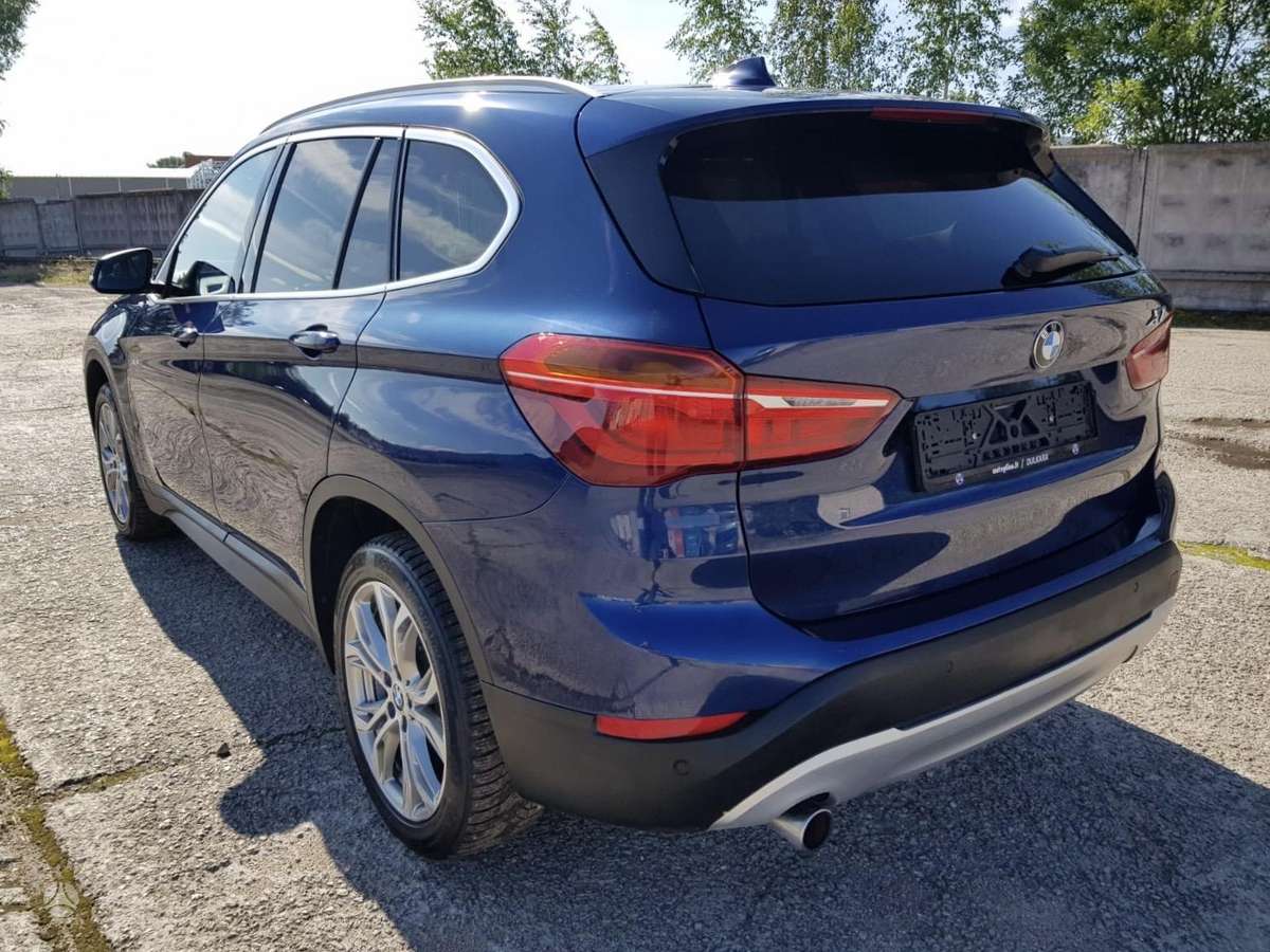BMW X1, 2.0 l., off-road / crossover