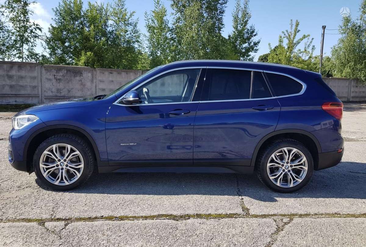 BMW X1, 2.0 l., off-road / crossover