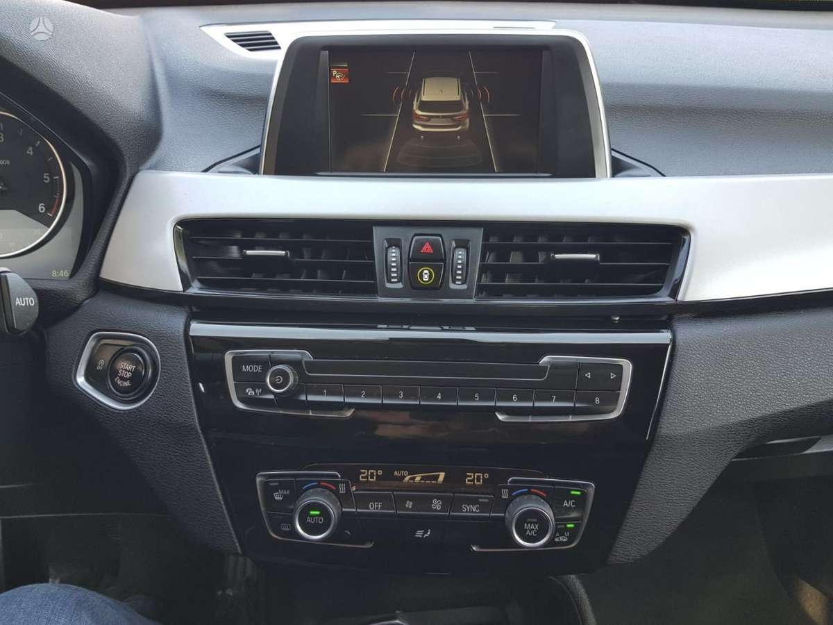 BMW X1, 2.0 l., off-road / crossover