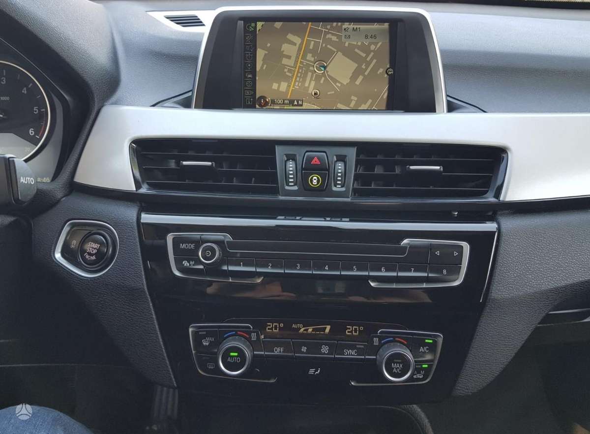 BMW X1, 2.0 l., off-road / crossover