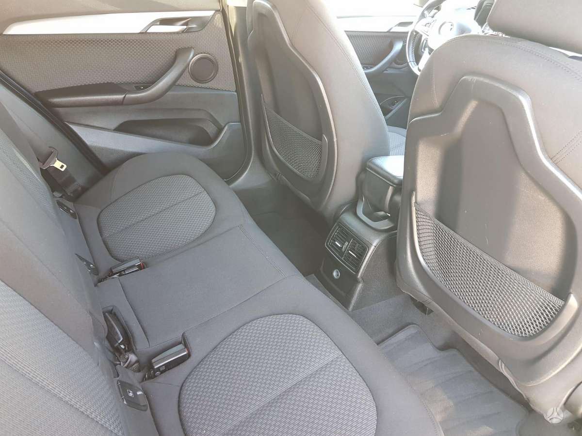 BMW X1, 2.0 l., off-road / crossover