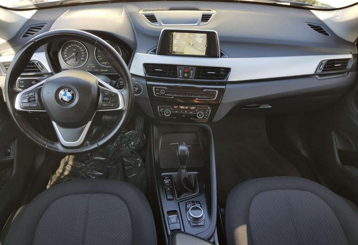 BMW X1, 2.0 l., off-road / crossover