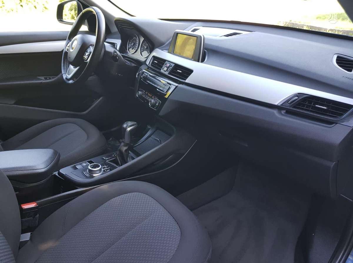 BMW X1, 2.0 l., off-road / crossover