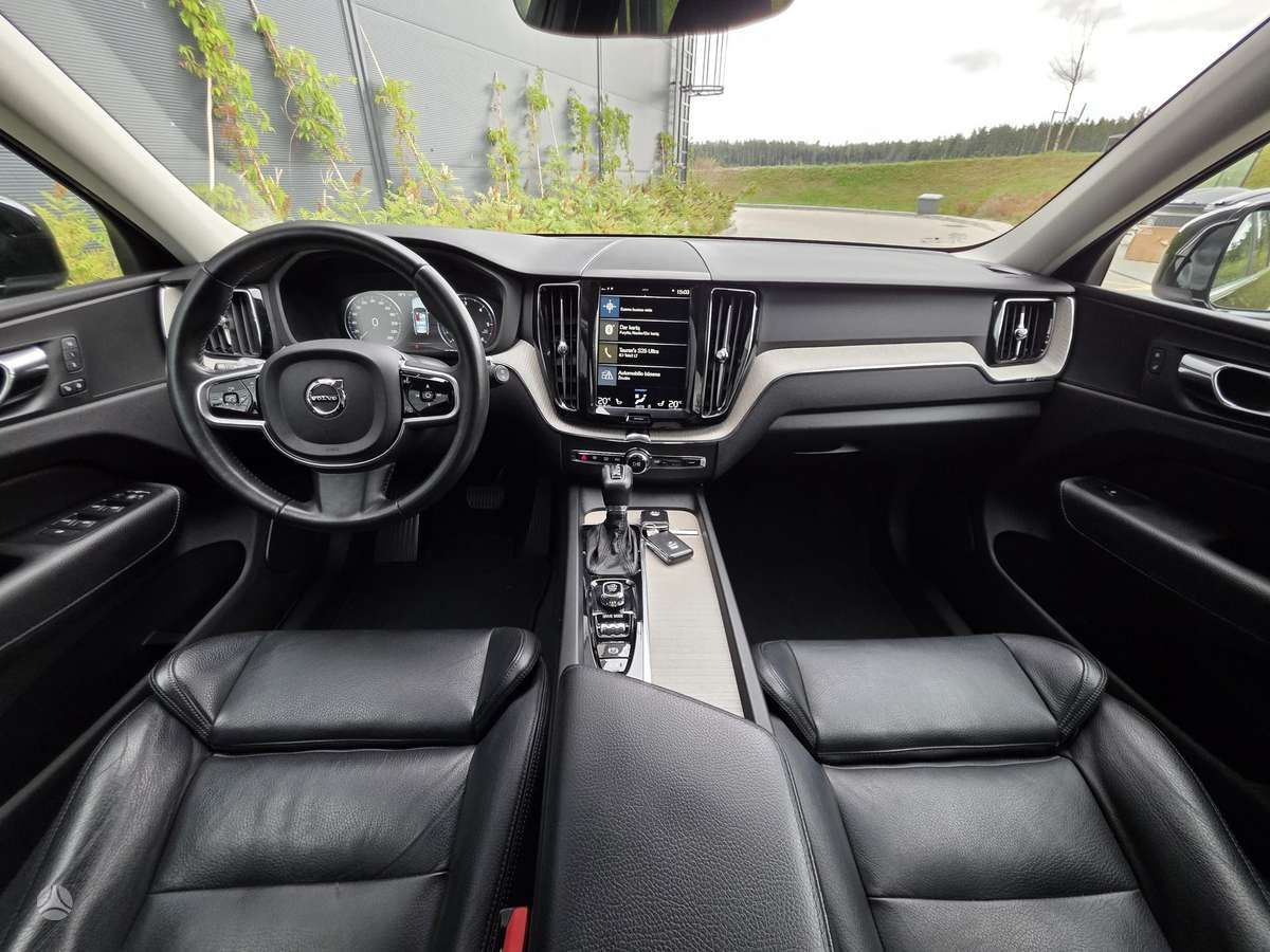 Volvo XC60, 2.0 l., off-road / crossover