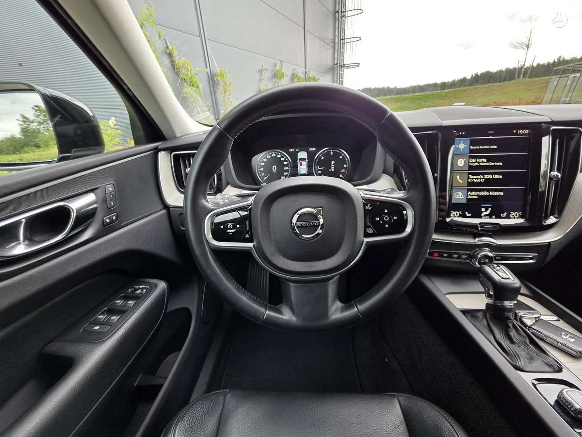 Volvo XC60, 2.0 l., off-road / crossover