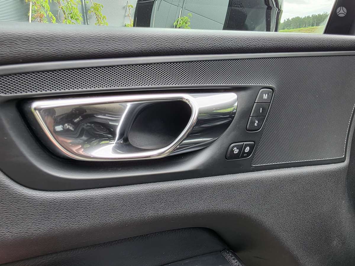 Volvo XC60, 2.0 l., off-road / crossover
