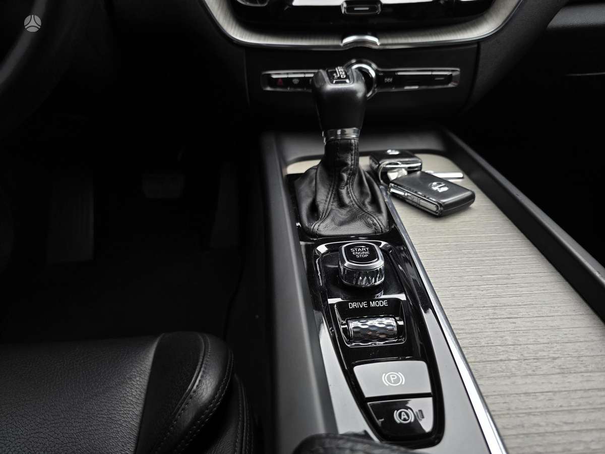 Volvo XC60, 2.0 l., off-road / crossover