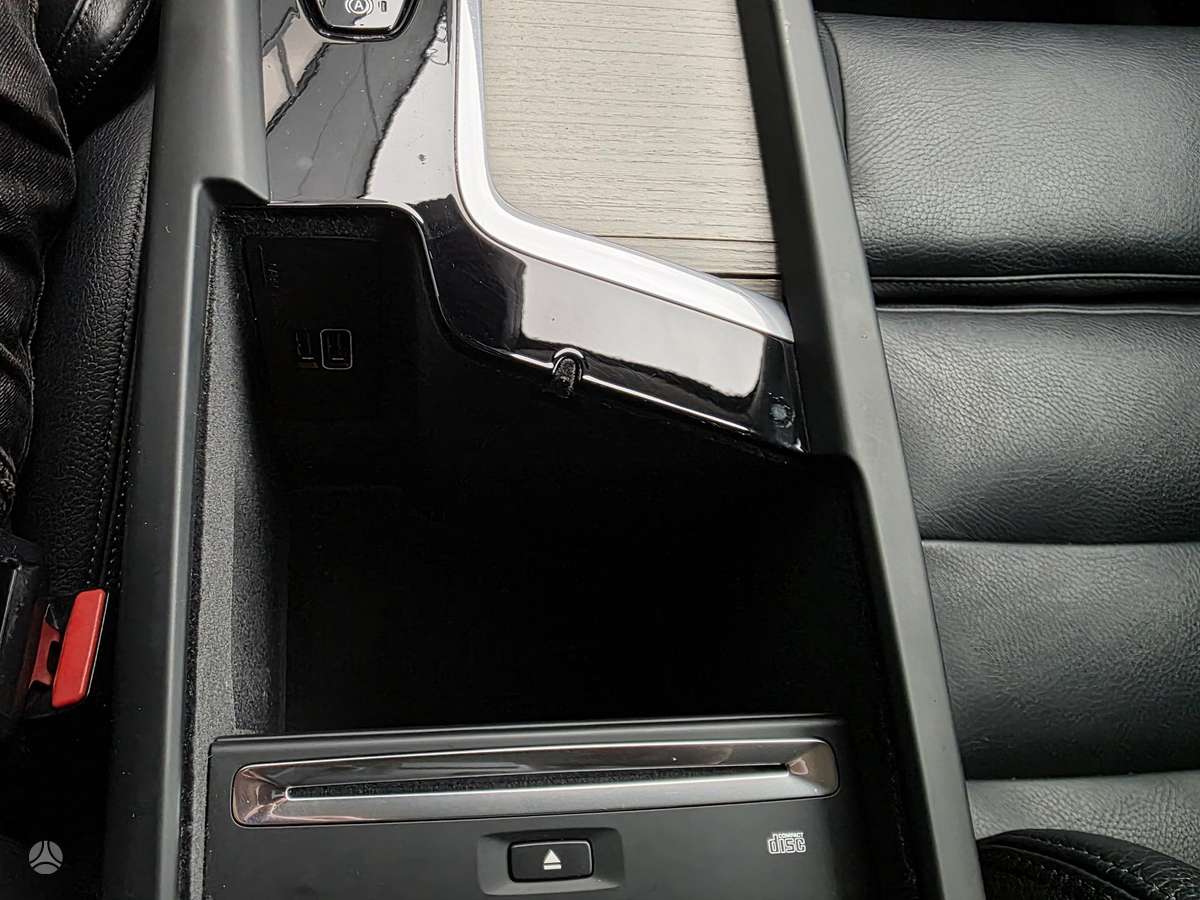 Volvo XC60, 2.0 l., off-road / crossover