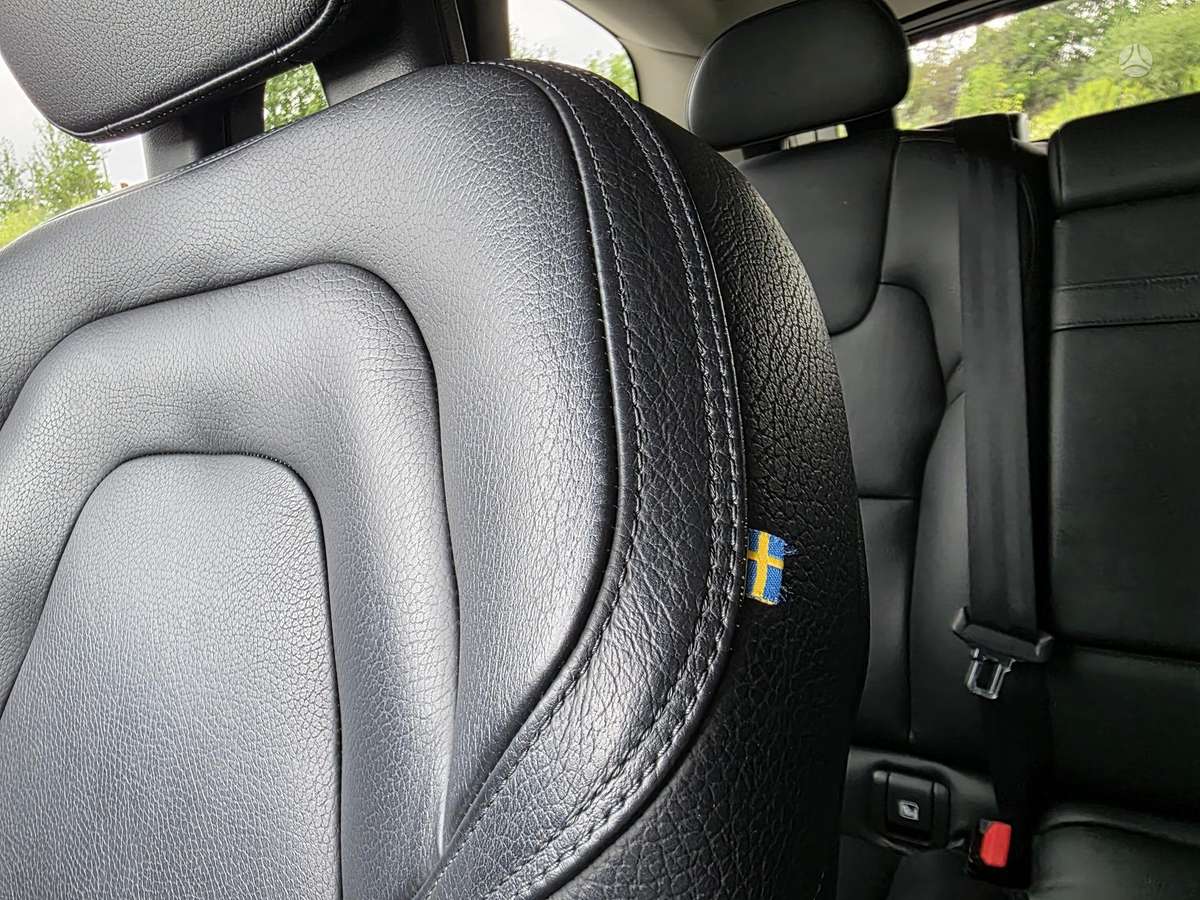 Volvo XC60, 2.0 l., off-road / crossover