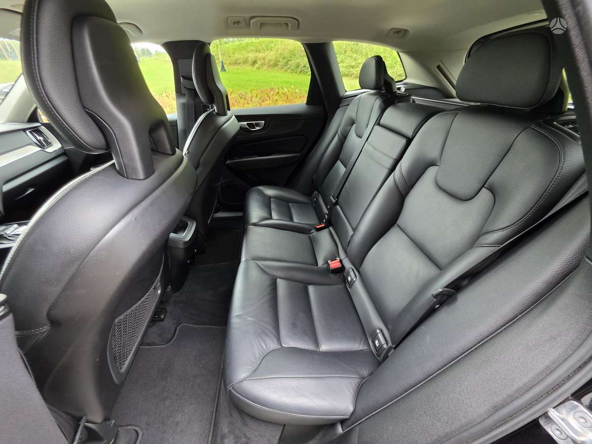 Volvo XC60, 2.0 l., off-road / crossover