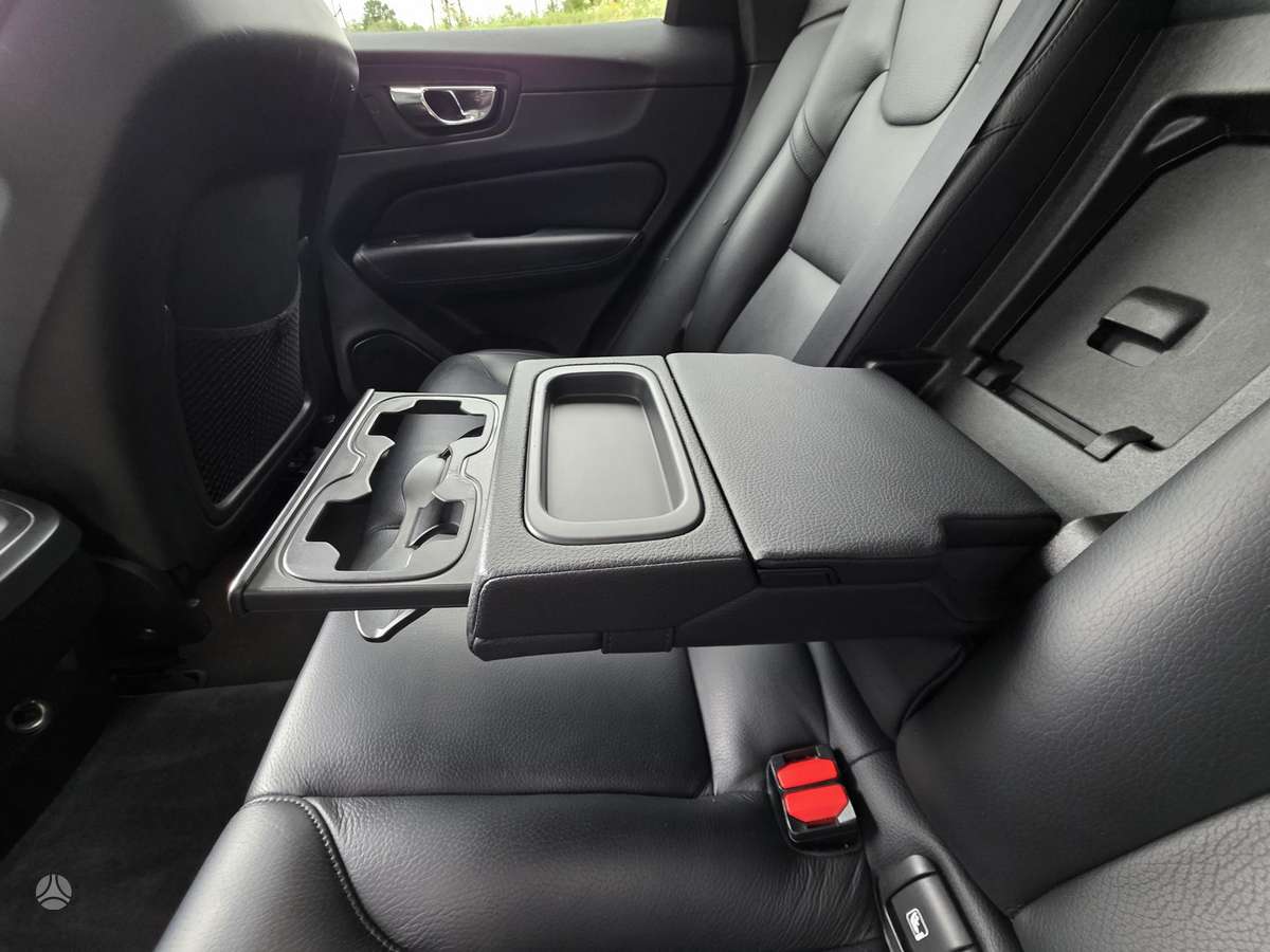 Volvo XC60, 2.0 l., off-road / crossover