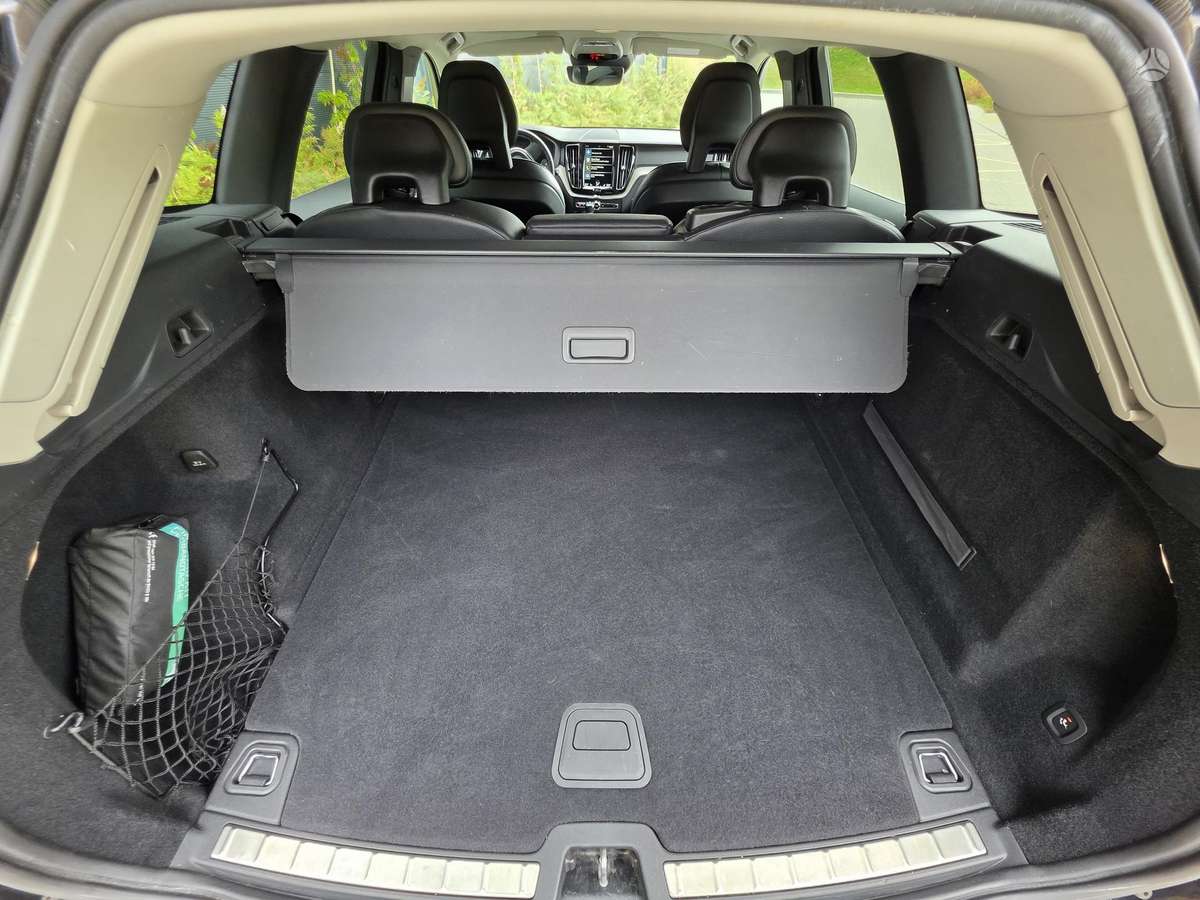 Volvo XC60, 2.0 l., off-road / crossover