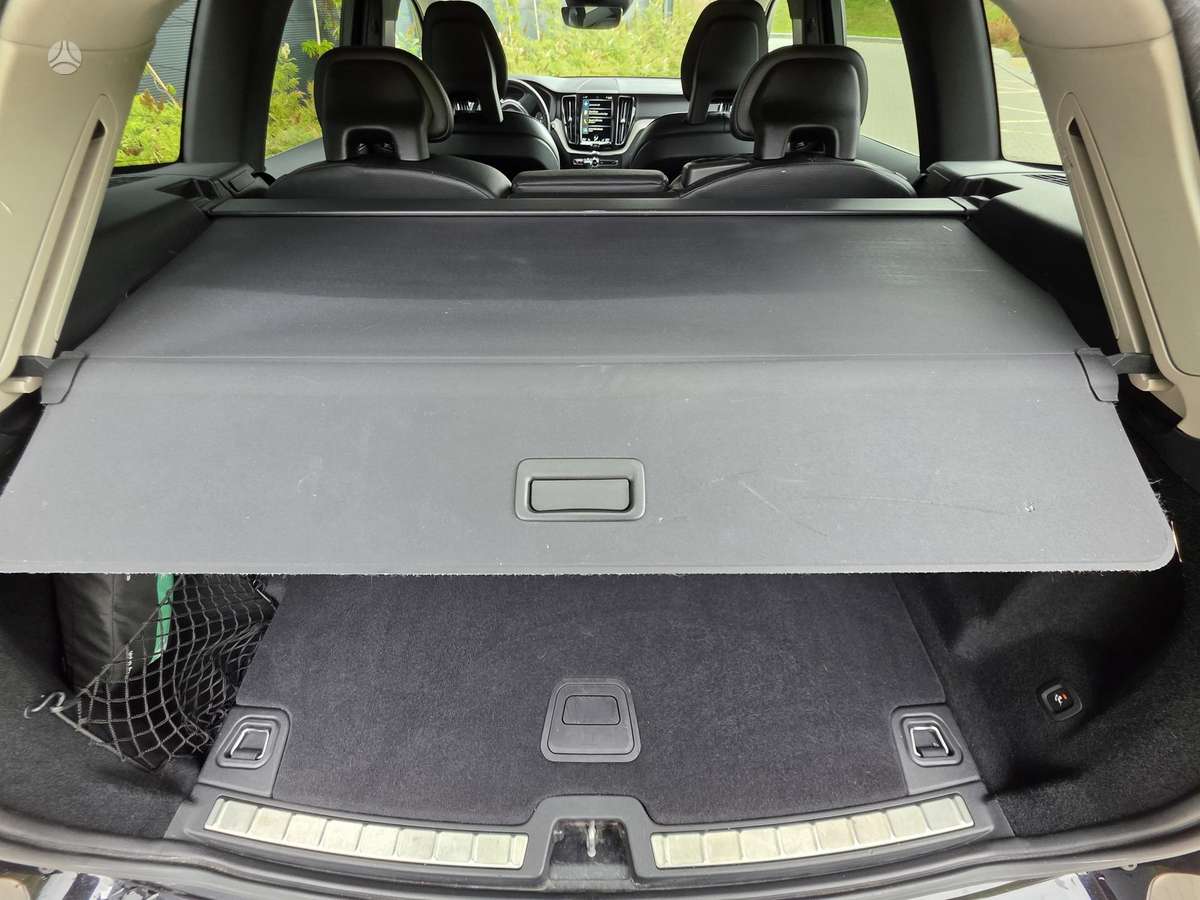 Volvo XC60, 2.0 l., off-road / crossover
