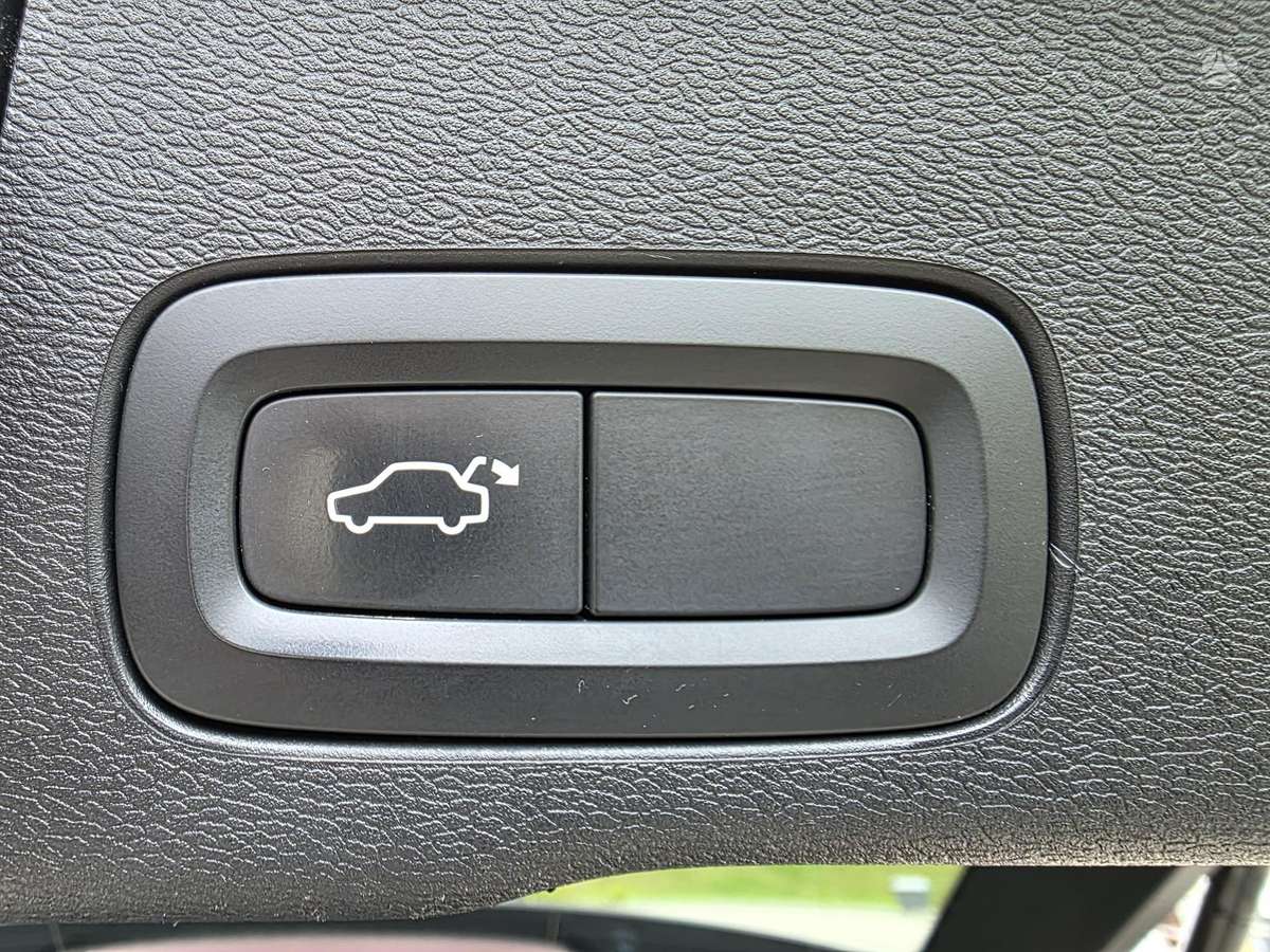 Volvo XC60, 2.0 l., off-road / crossover