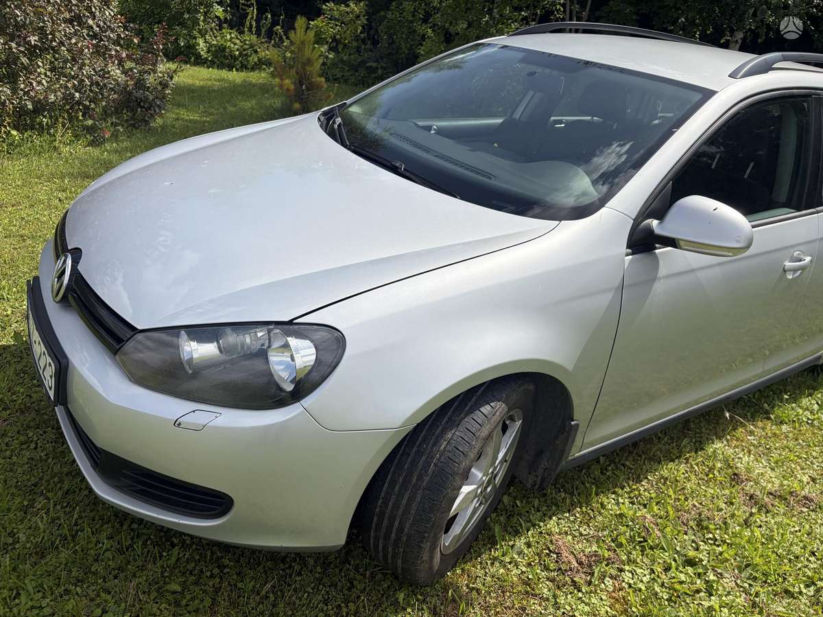 Volkswagen Golf - 1