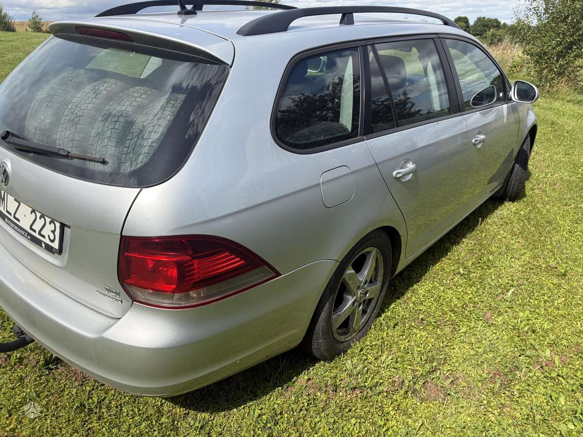 Volkswagen Golf - 6