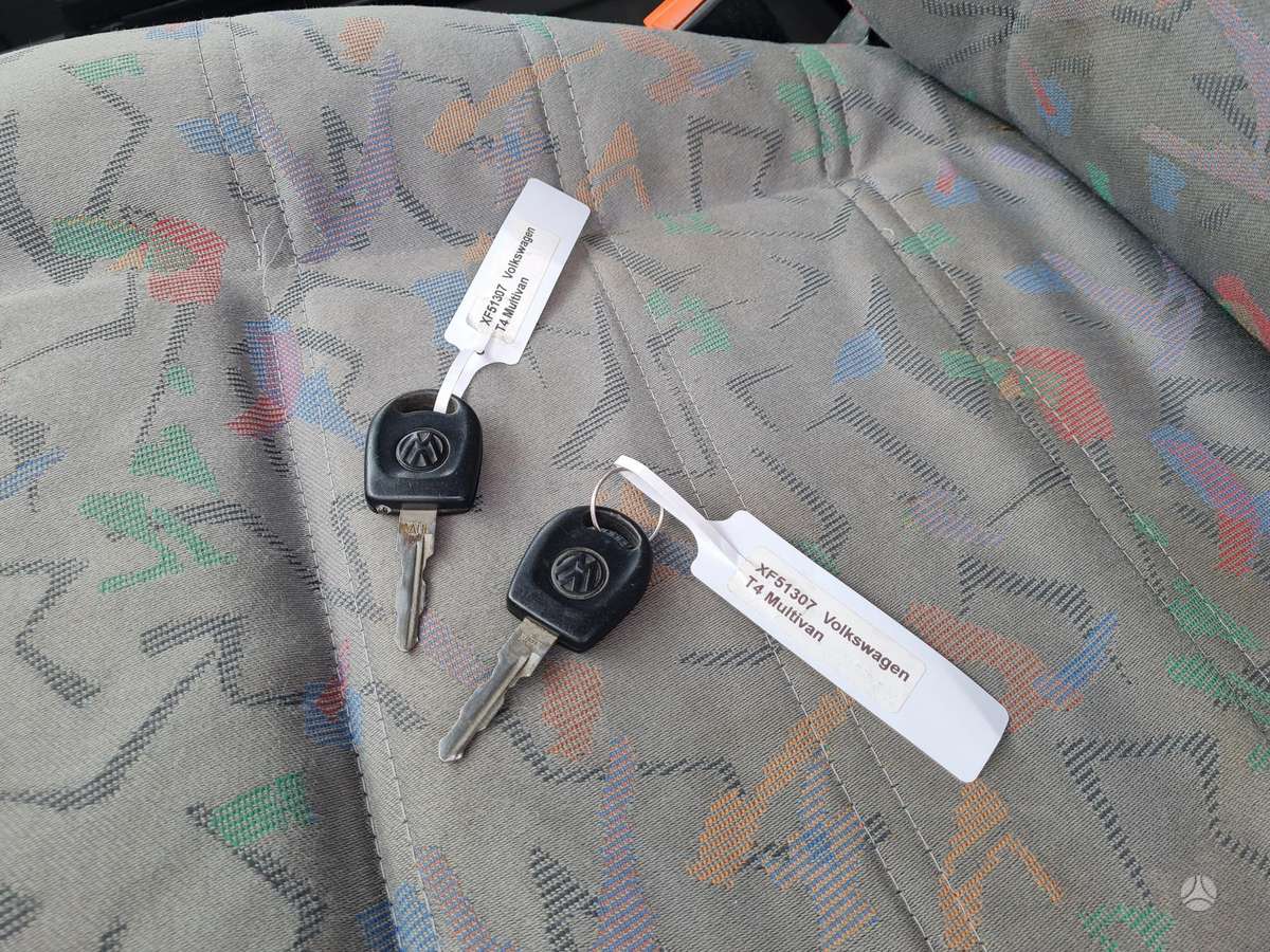 Volkswagen Multivan - 11