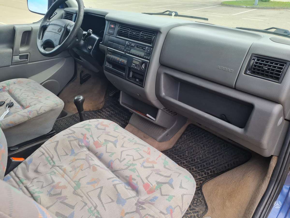 Volkswagen Multivan - 12