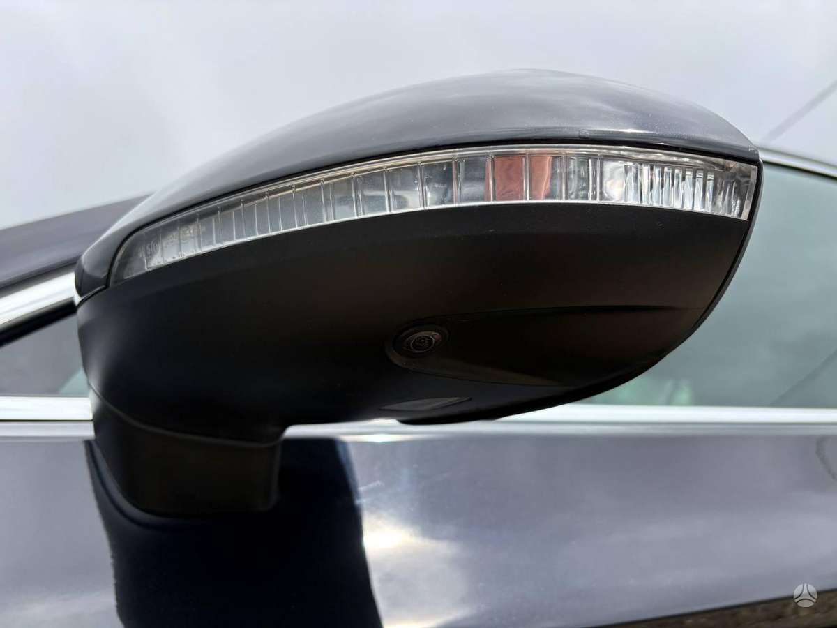 Volkswagen Passat - 12