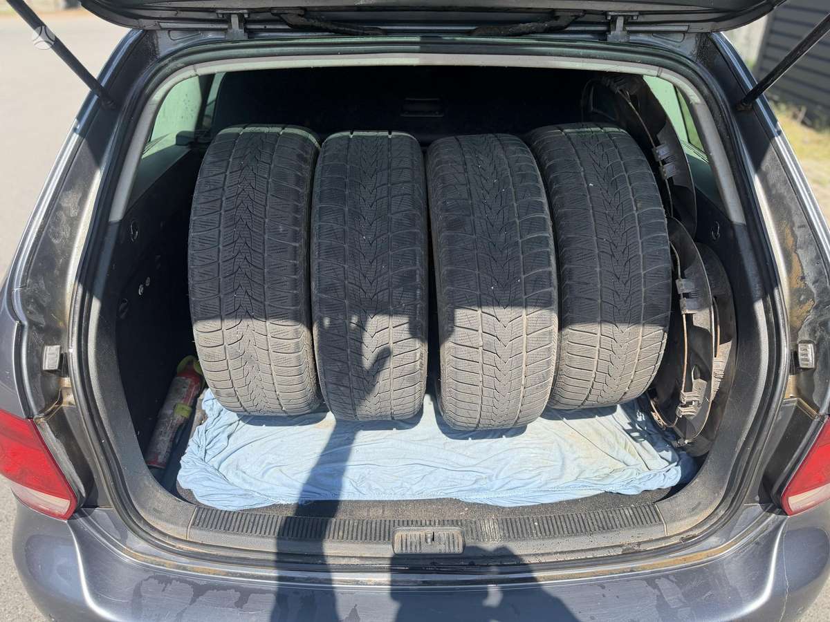 Volkswagen Golf - 8