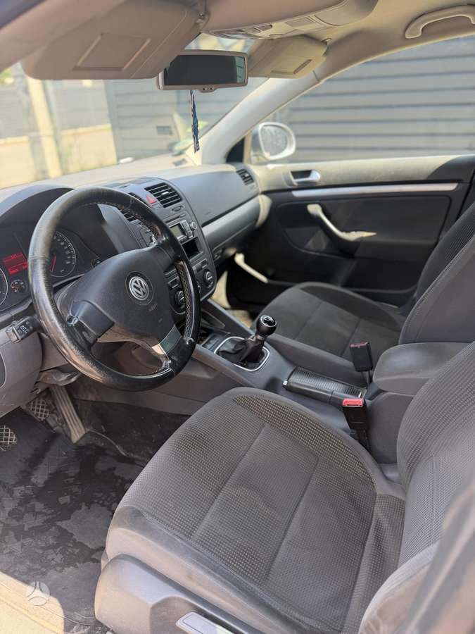 Volkswagen Golf - 10