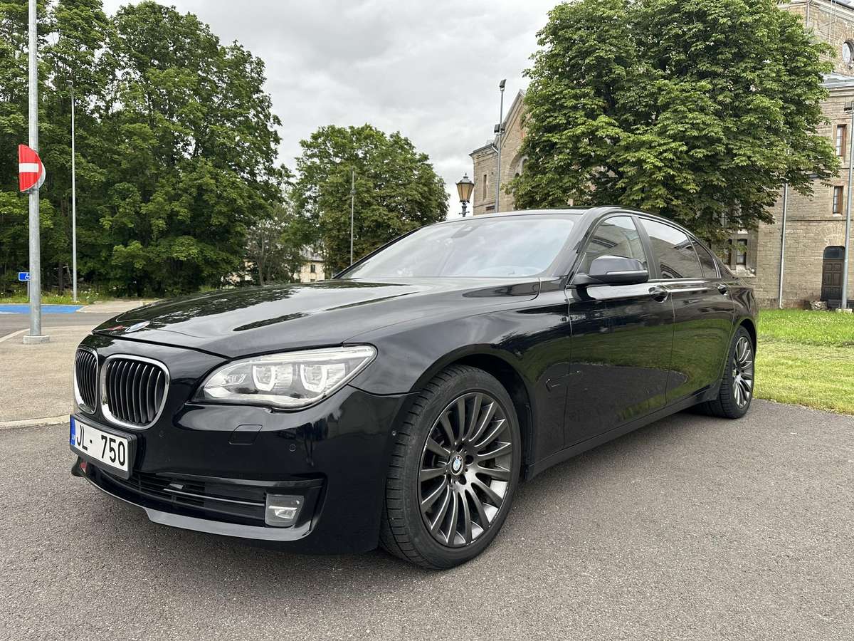 BMW 750, 3.0 l., Седан