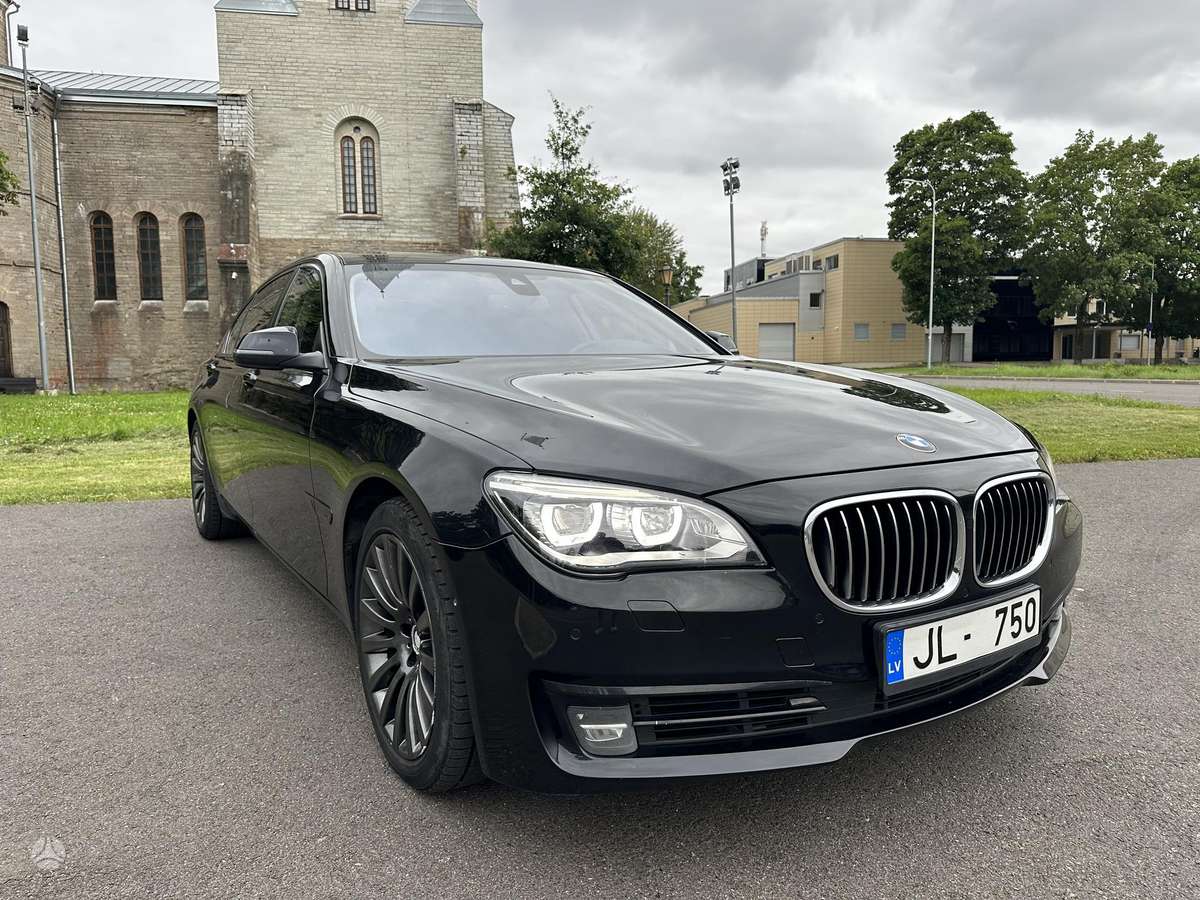 BMW 750, 3.0 l., Седан