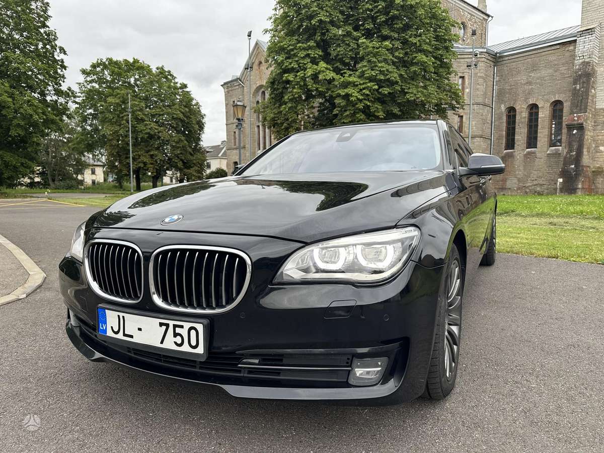 BMW 750, 3.0 l., Седан