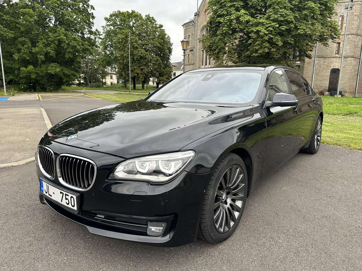 BMW 750, 3.0 l., Седан