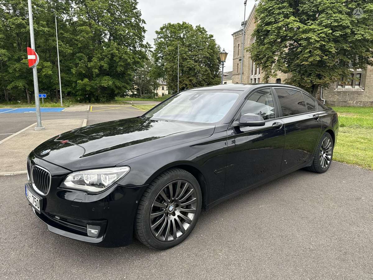 BMW 750, 3.0 l., Седан