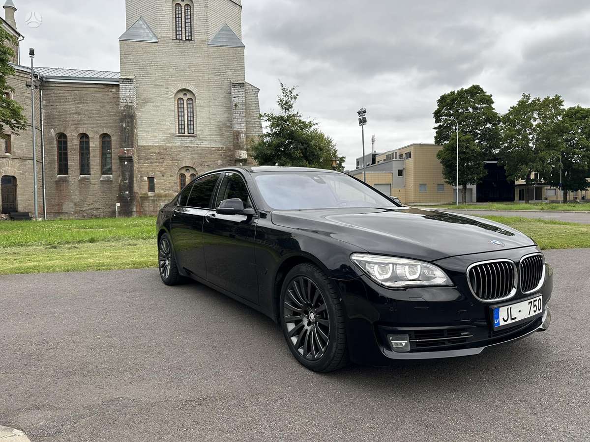 BMW 750, 3.0 l., Седан