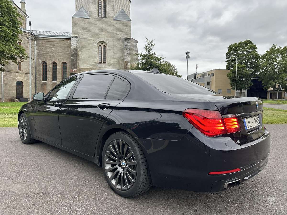 BMW 750, 3.0 l., Седан
