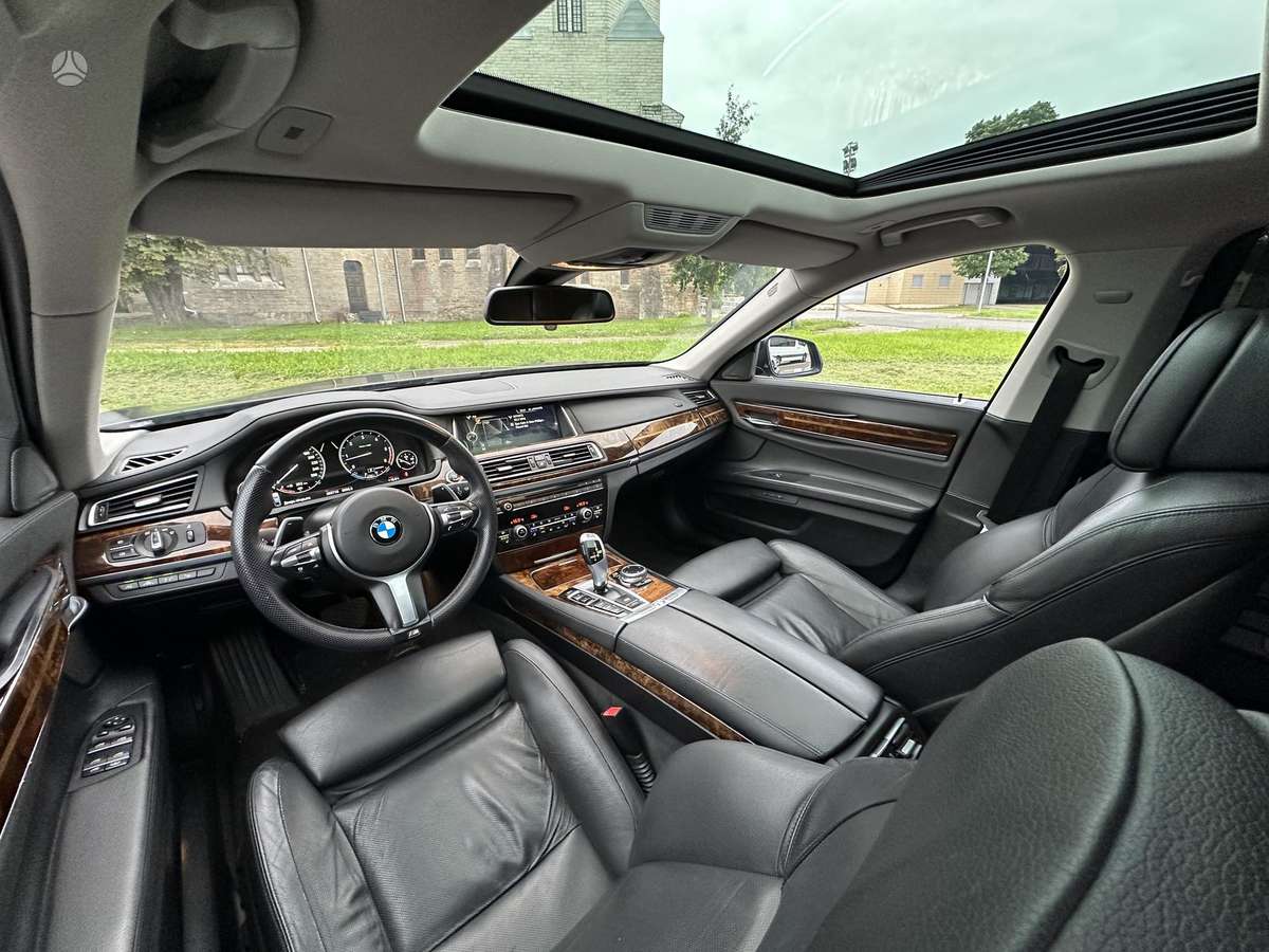 BMW 750, 3.0 l., Седан