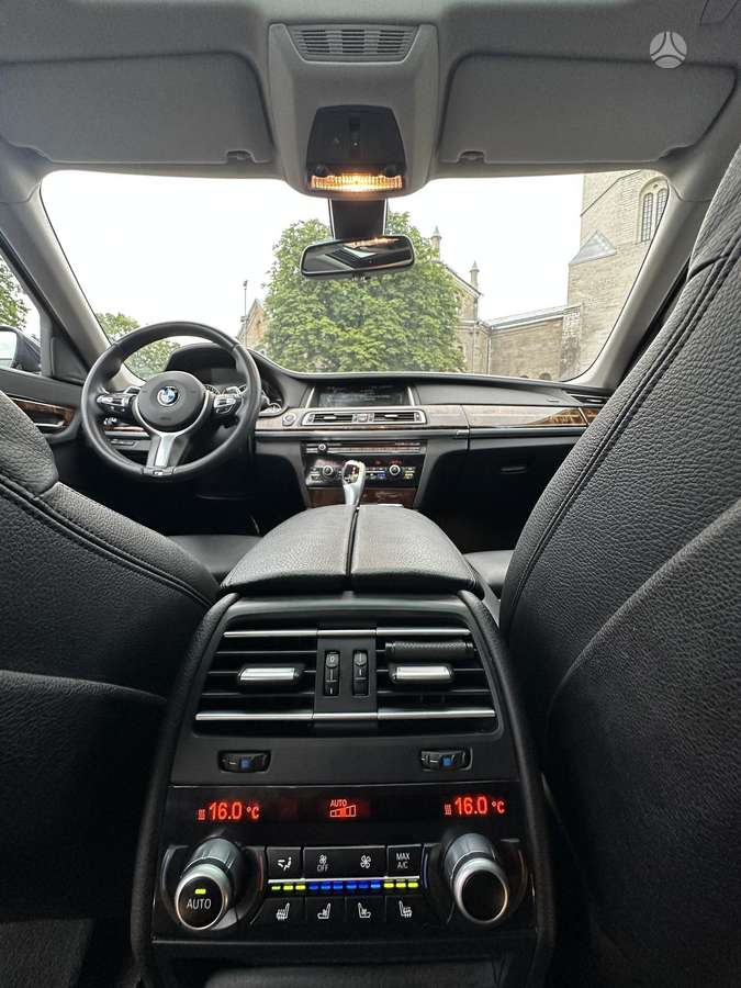 BMW 750, 3.0 l., Седан