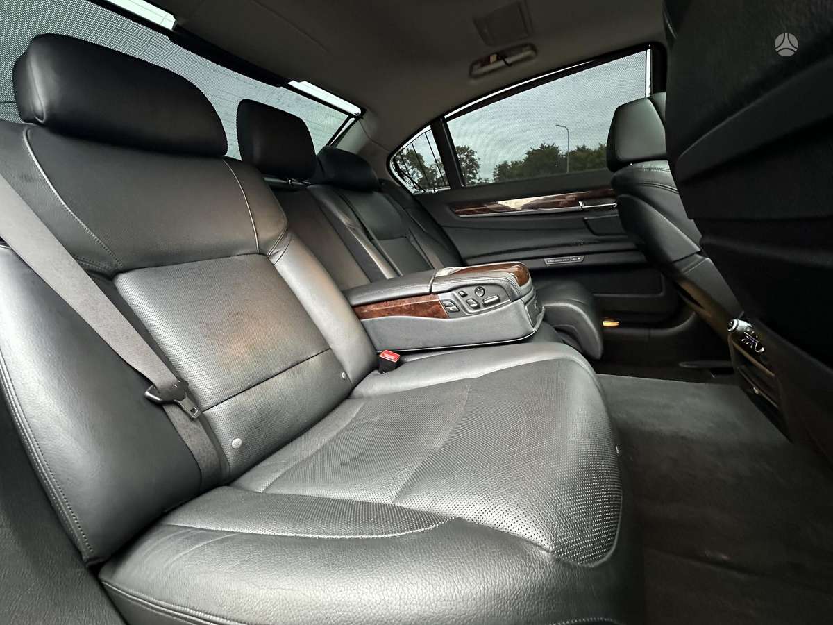 BMW 750, 3.0 l., Седан