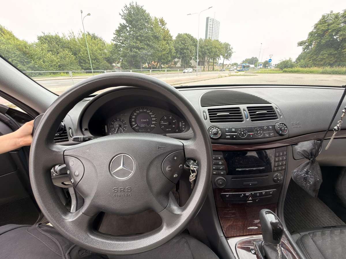 Mercedes-Benz E220, 2.2 l., Седан