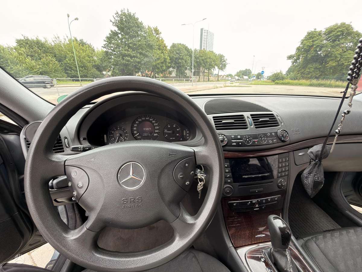 Mercedes-Benz E220, 2.2 l., Седан
