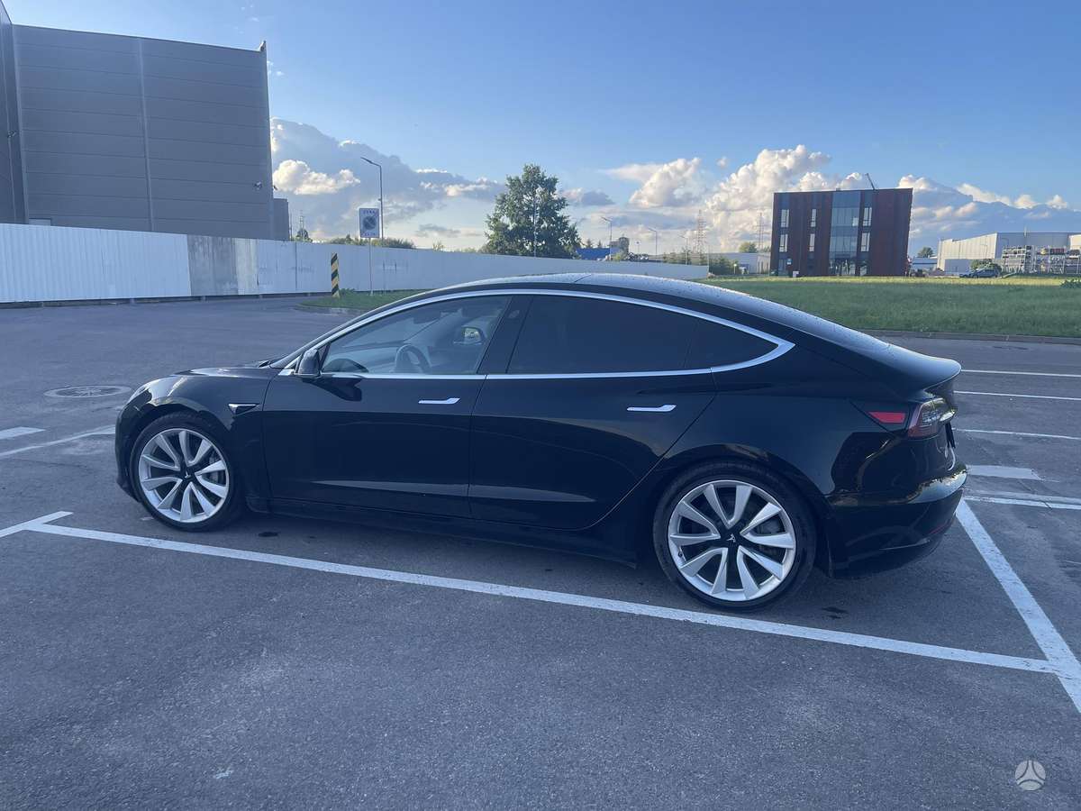 Tesla Model 3, saloon / sedan