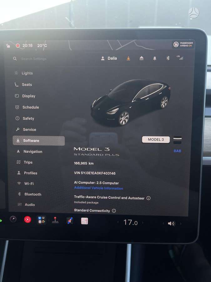 Tesla Model 3, sedanas
