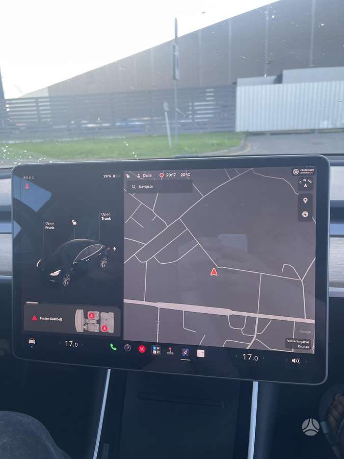 Tesla Model 3, Седан
