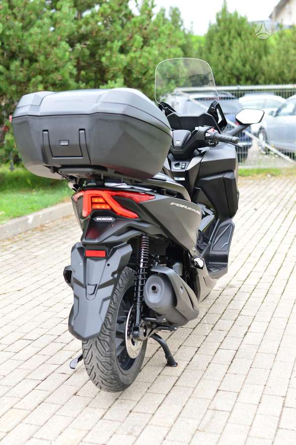 Honda Forza 350cc, scooters / mopeds