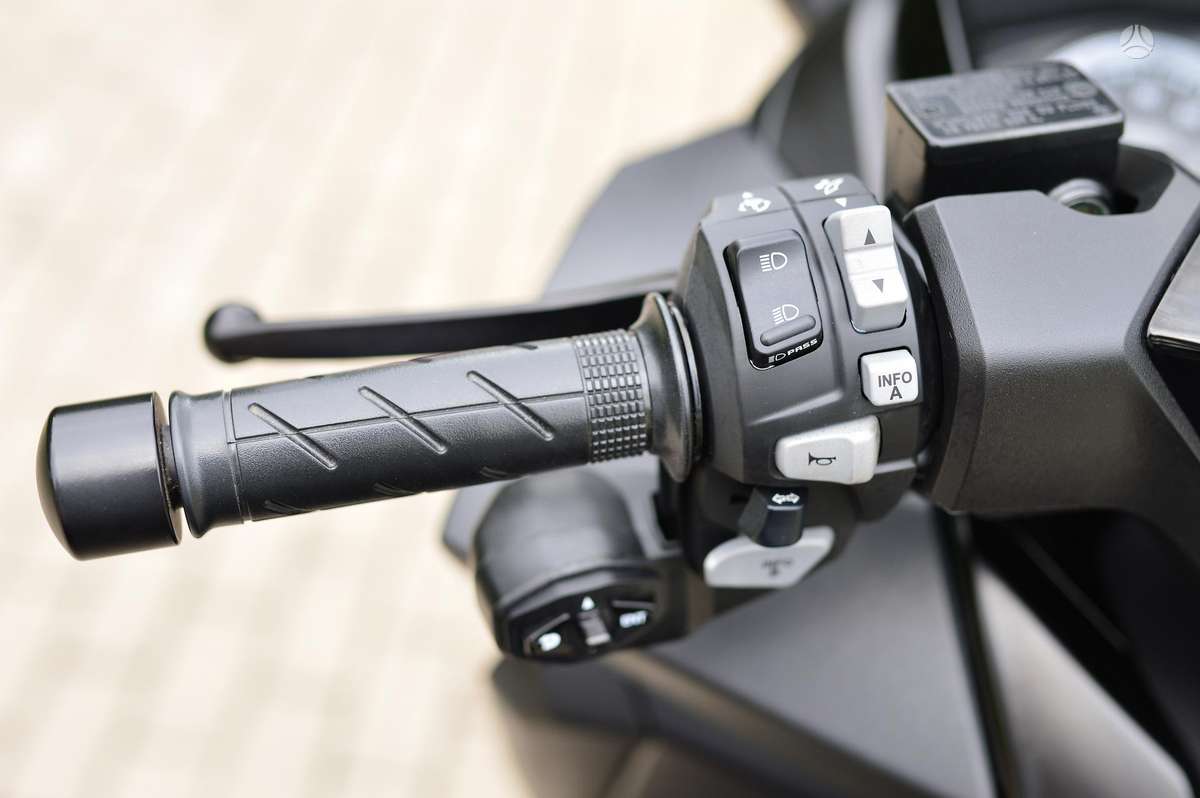 Honda Forza 350cc, scooters / mopeds